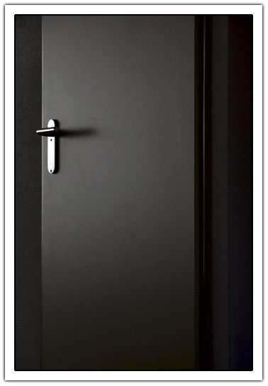 Closed door (20kb)