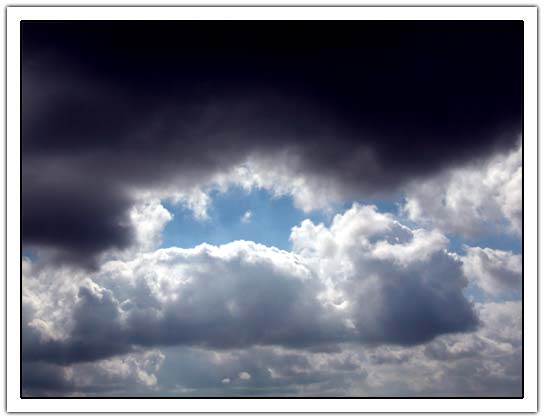 Black and White Clouds (6Kb)