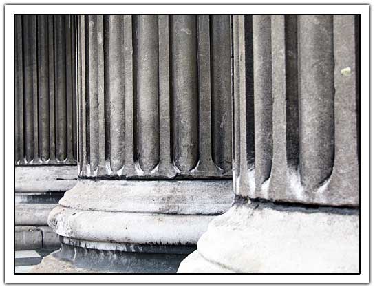 Pillers of St. Paul's (35kb)