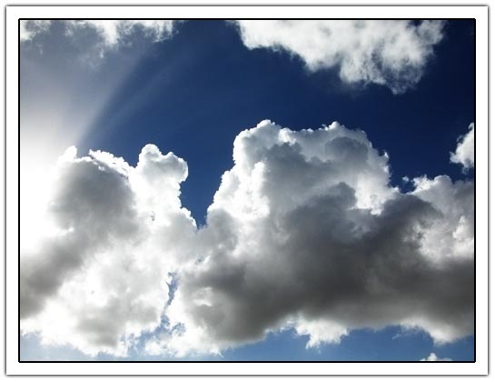 Blue sky with white/gray clouds (34kb)