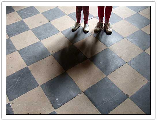 two pair of feet (32kb)